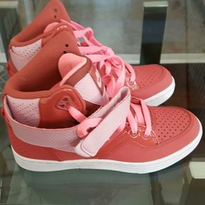 Nike court transixition